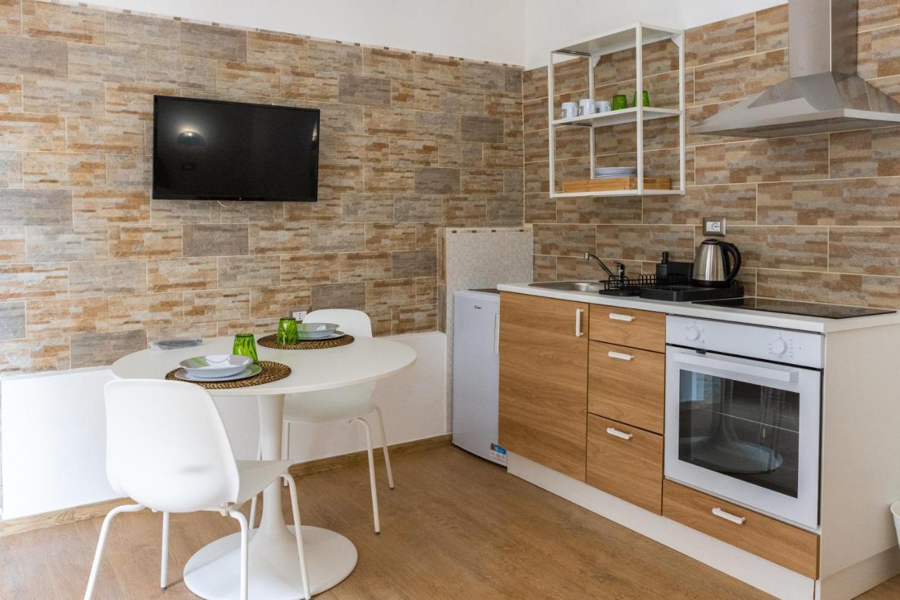 Lovely Rooms - Guest House Suites Triggiano Exterior foto